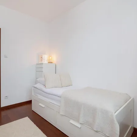 Spacious & Cozy Grzegorzecka By Renters Krakow