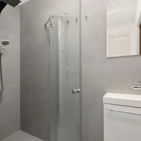 Spacious & Cozy Grzegorzecka By Renters